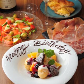 記念日や誕生日にぴったりのメッセージプレートをご用意してい…