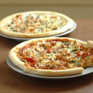 カジュアルイタリアンコースは、ピザとパスタを含む全6品の美味…