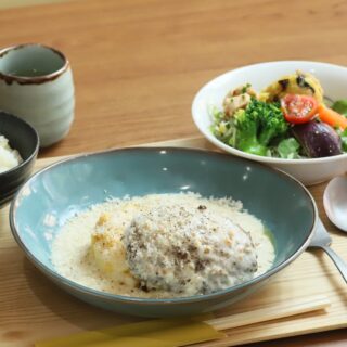 大人も子どももときめく組み合わせハンバーグとオムレツ カルボ…