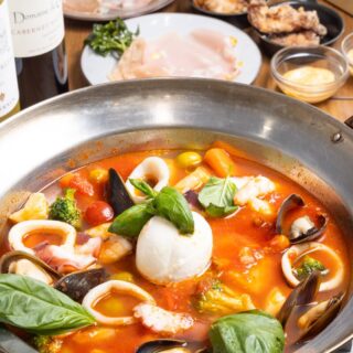 旨みがぎゅっと濃縮🦐ブイヤベース風 海鮮トマト鍋 たっぷりの海…