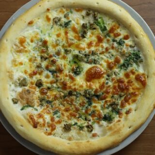 🧀 しらす・あおさのり・モッツァレラのピザ 海の香りとチーズの…
