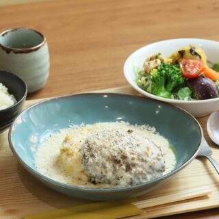 カルボナーラハンバーグ定食（ライス・しじみスープ・付け合わ…