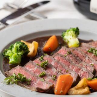 旨味がぎゅっと詰まった【国産牛のタリアータ】🥩 仕入れから火…