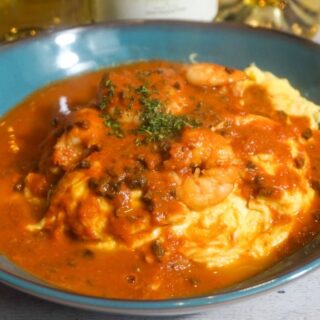 とろとろのオムライスに、 ぷりぷりの海老🦐と まろやかなトマト…