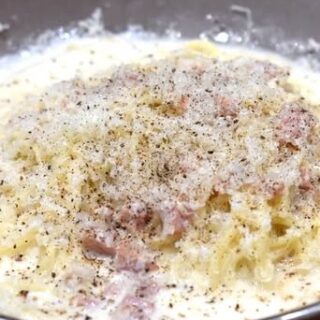 🥓 香ばしく仕上げた自家製ベーコン🥓をたっぷり使用 濃厚なソー…