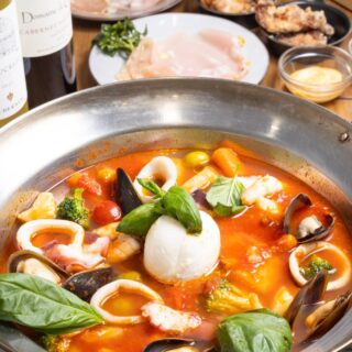 🦐 ブイヤベース風海鮮トマト鍋 プリプリの海老🦐やイカ🦑、 貝類…