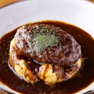 🥩 ジューシーなハンバーグと ふわとろオムレツの贅沢コンビ コ…