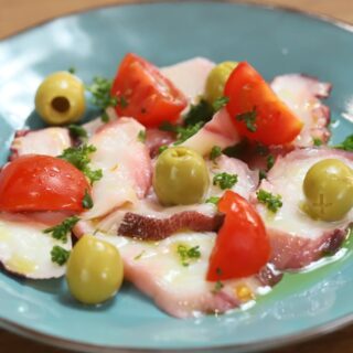 タコとオリーブのマリネ🫒 ぷりっとした食感のタコと、 ほどよい…