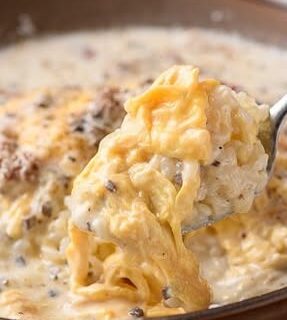 カルボナーラオムライス ふわとろ卵に包まれたごはんに、 濃厚…