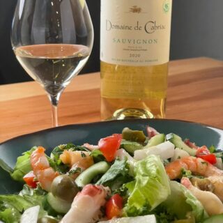 🥗 彩り豊かな魚介のサラダ 新鮮な…