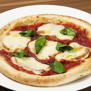 王道マルゲリータピザ 香ばしく焼…