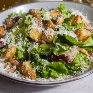 🥗 香ばしく燻したベーコンの旨みが…