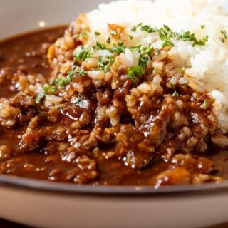 旨みたっぷりの和牛を贅沢に使用した、 コク深いハヤシライス🥩 …