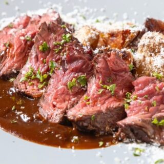 🥩 旨みたっぷりの国産牛を贅沢に使…